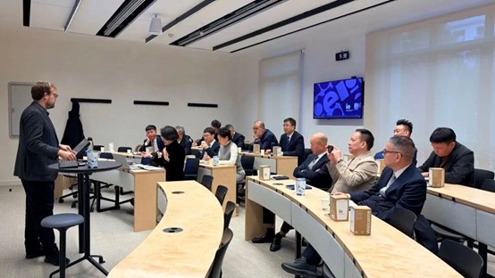 Die Delegation nahm an einer Lern- und Austauschveranstaltung an der IE Business School teil.