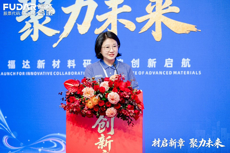Chen Qiongqiong stellt die Organisationsstruktur des Instituts vor