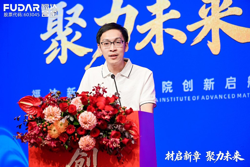 Gastredner Wang Zhongnan hält eine Rede