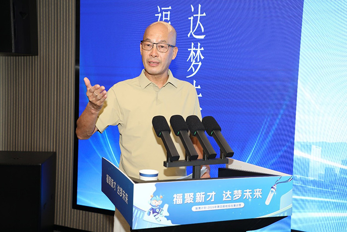 Vorsitzender Wang Dawu hielt eine Rede