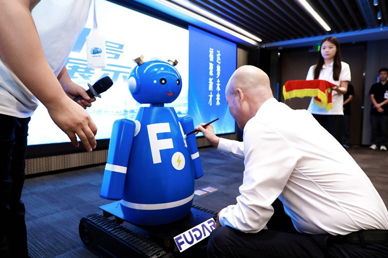 Roboterinschrift von Vorsitzendem Wang Dawu